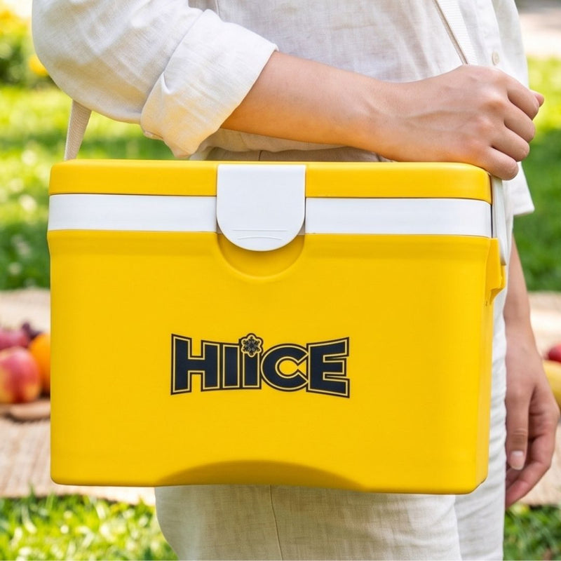 Cooler box portabel HIICE X-PLORE 10L warna kuning sedang dibawa