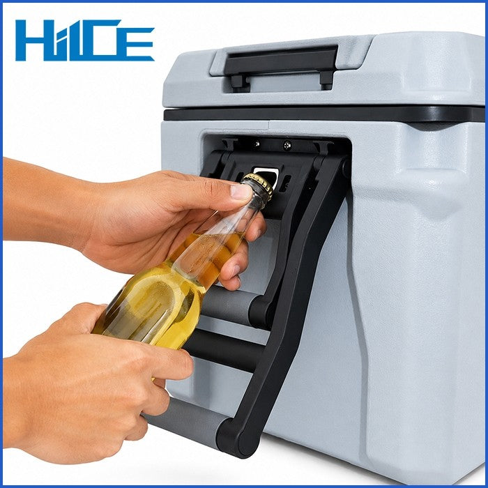 Pembuka botol terintegrasi pada cooler box HIICE PRO-TITAN 50L