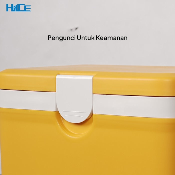 Detail pengunci depan pada cooler box HIICE X-PLORE 10L Yellow